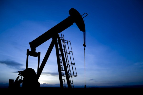 Dólar y Opep arrastran a la baja al petróleo